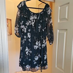 Torrid Off The Shoulder Forrest Green And Cream Floral with White Accents